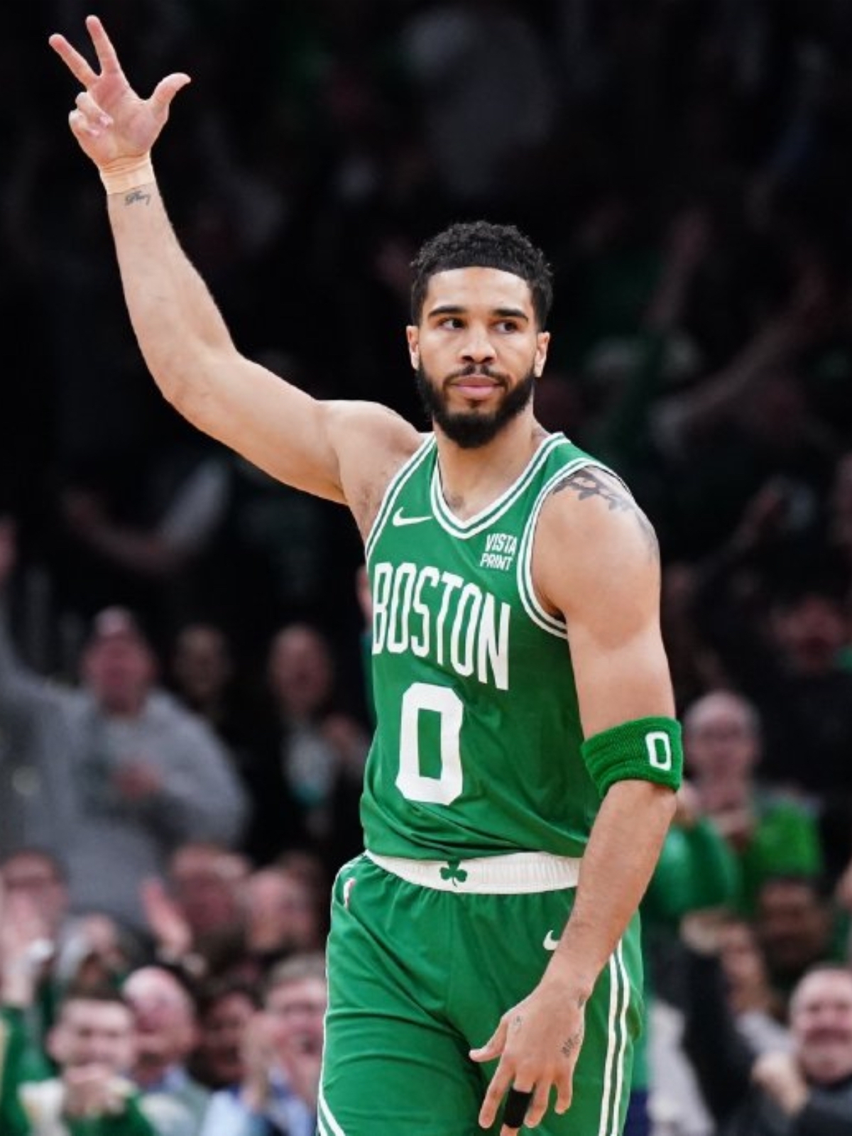 赛地聚焦：NBA季后赛关键时刻热度飙升，波士顿凯尔特人复出首秀，球迷炸锅，球队文化再被提及的简单介绍