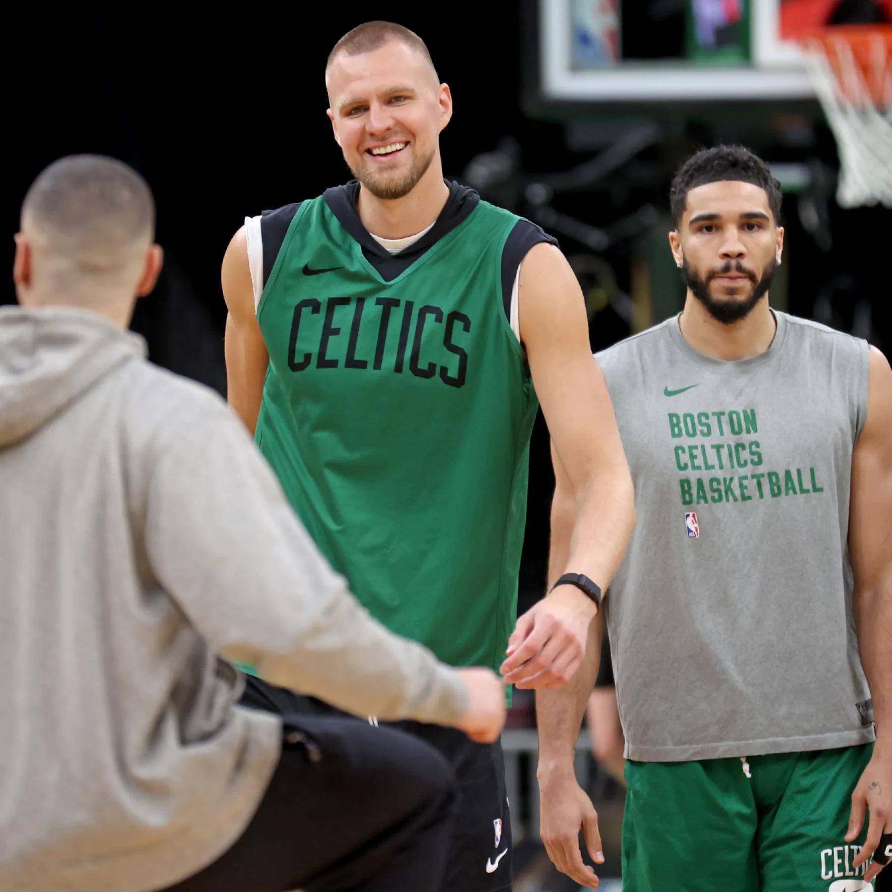 赛地聚焦：NBA季后赛关键时刻热度飙升，波士顿凯尔特人复出首秀，球迷炸锅，球队文化再被提及的简单介绍